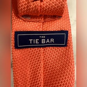 Tie bar silk tie
